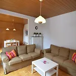 Spacious In Weser Uplands With Garden Apartment