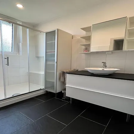 Апартаменты Spacious In Weser Uplands With Garden *