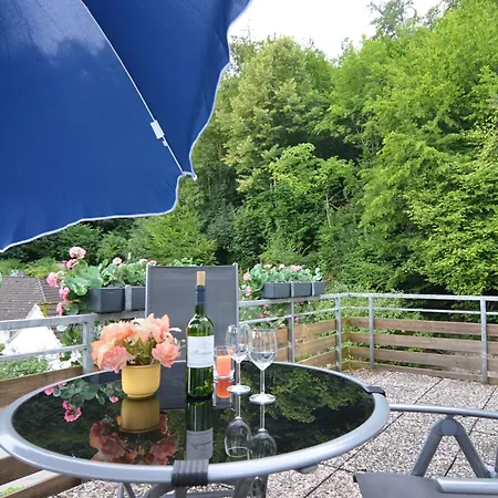Апартаменты Spacious In Weser Uplands With Garden Бад-Пирмонт
