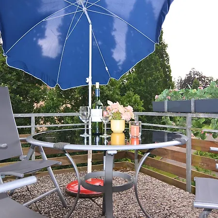 Апартаменты Spacious In Weser Uplands With Garden