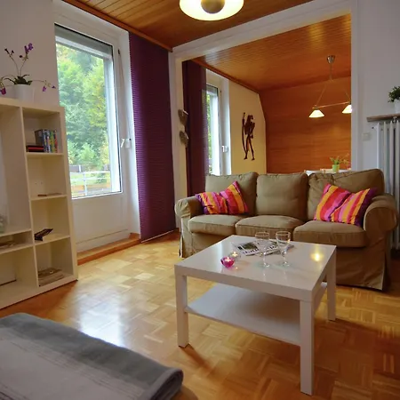 Апартаменты Spacious In Weser Uplands With Garden *