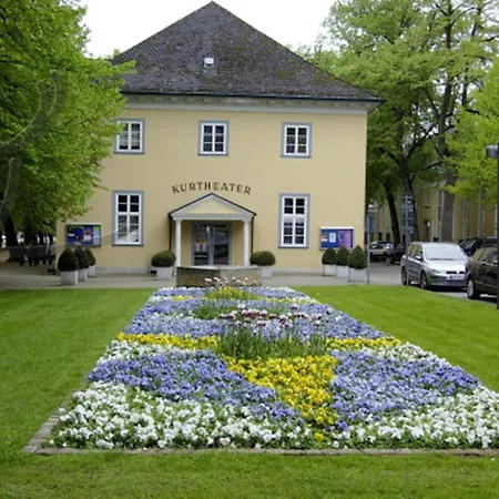 Spacious In Weser Uplands With Garden Апартаменты Бад-Пирмонт